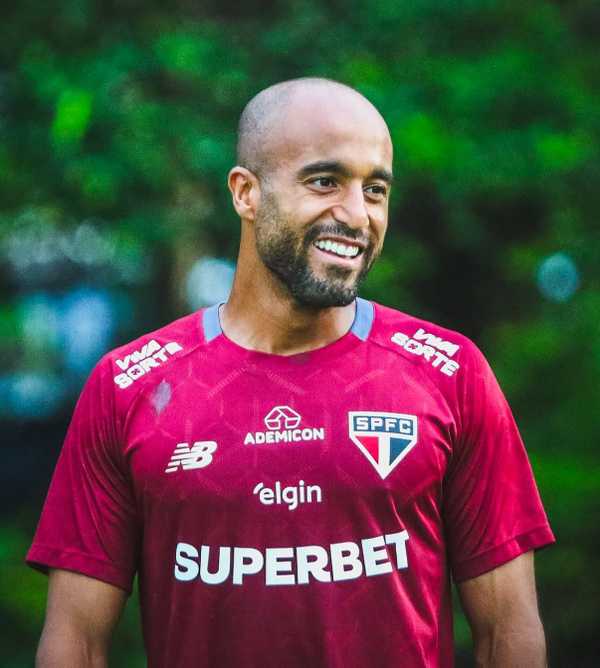 São Paulo busca manter invencibilidade em clássico decisivo contra o Santos