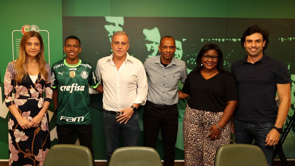 Empresário diz que volante do Hannover está próximo do Palmeiras