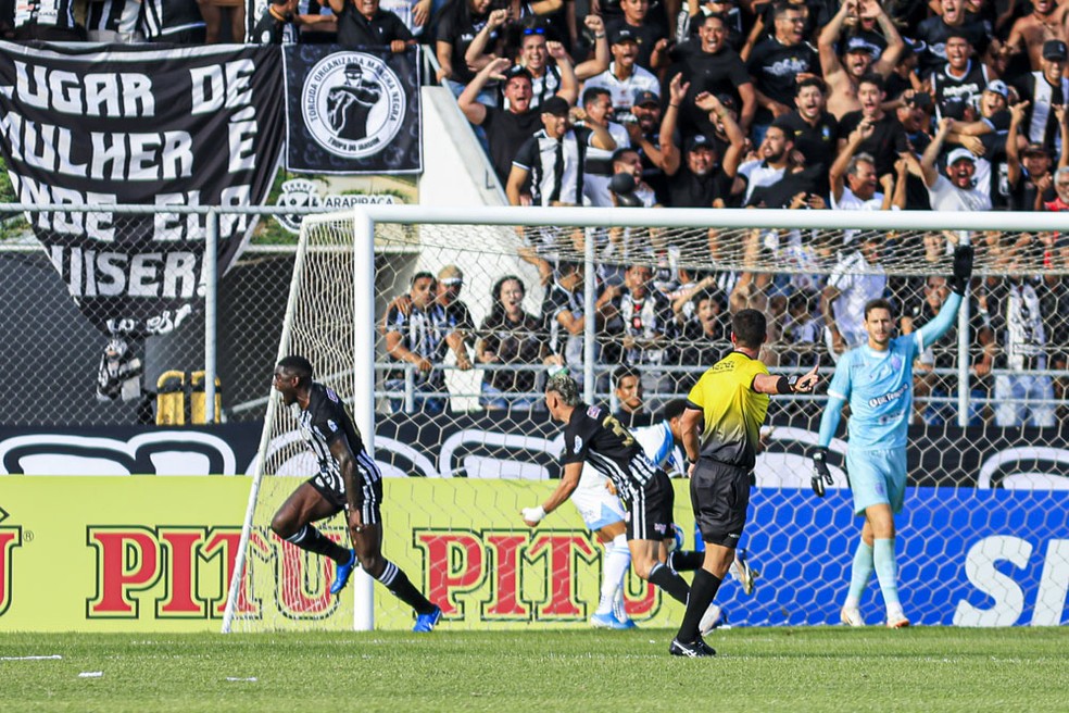 Zulu foi o autor do gol do ASA contra o CSA — Foto: Ailton Cruz