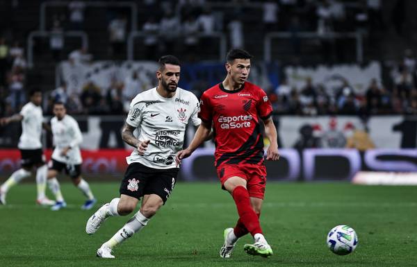 Mano quer Renato Augusto mais à frente e fala em 