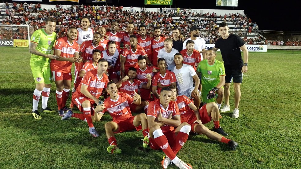 Jogadores do CRB comemoram o título do Alagoano 2022 — Foto: Leonardo Freire