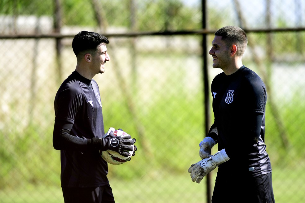 Vinicius Ferrari e Guilherme Viana, goleiros da Ponte