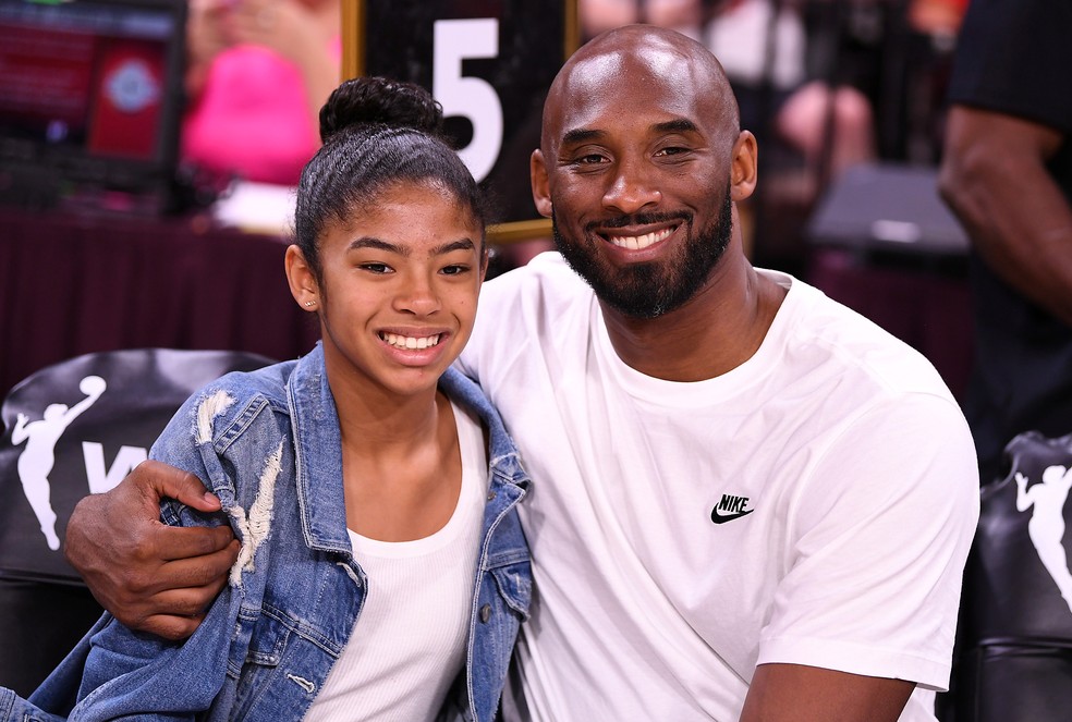 Acidente mata ex-jogador de basquete Kobe Bryant e a filha