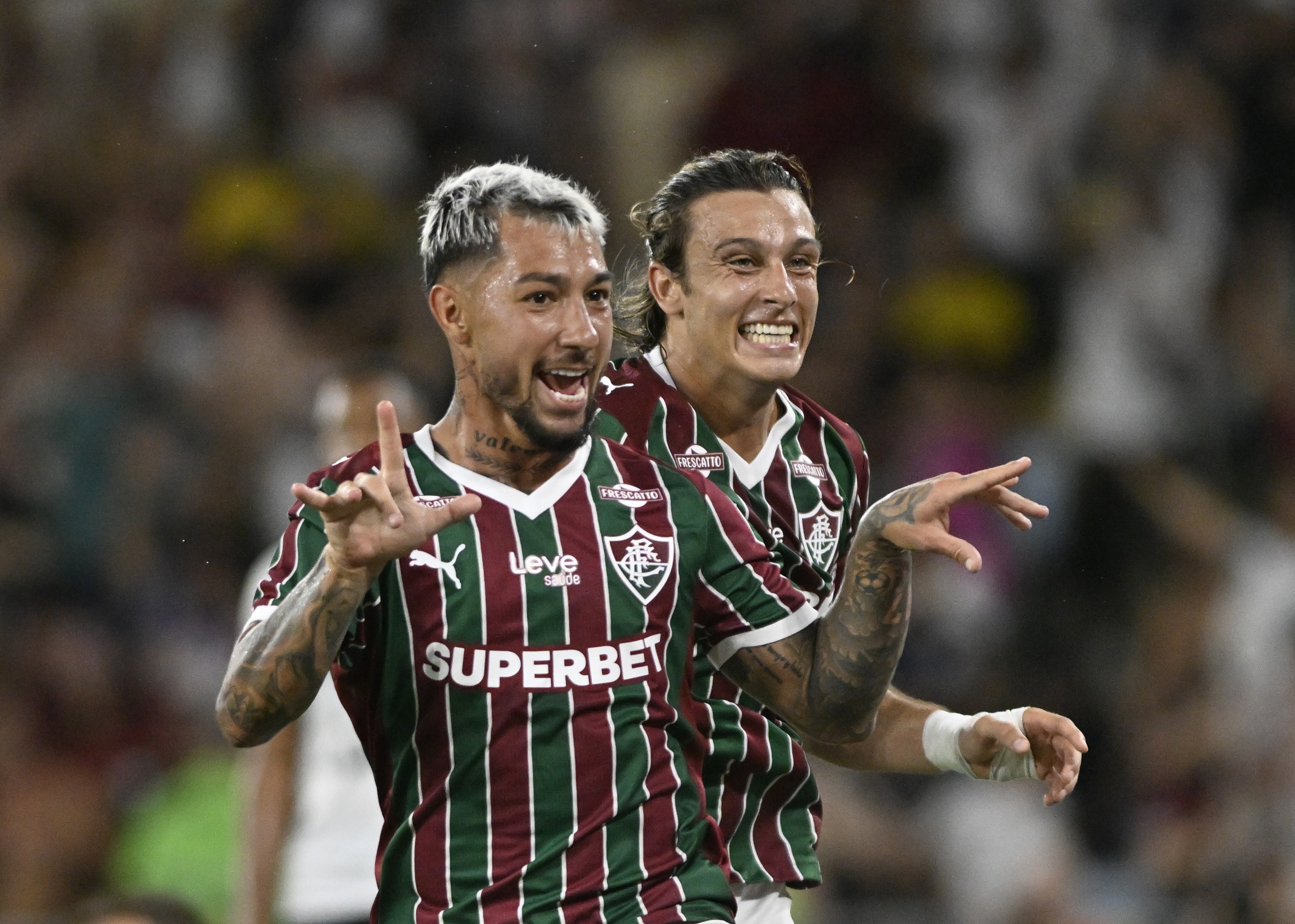 Lucho Acosta brilha com golaço e analisa desempenho do Fluminense em vitória sobre o Botafogo