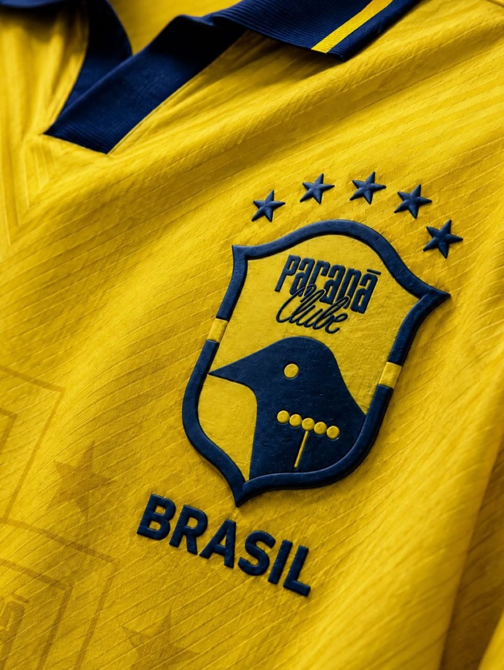 Detalhe das camisas do Paraná Clube inspiradas na seleção de 1994