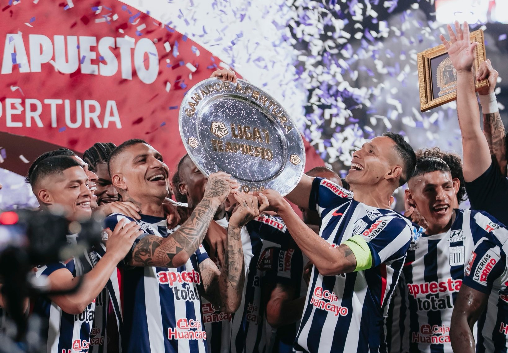 Guerrero, ex-Corinthians, vibra com primeiro título pelo Alianza, clube do coração: "Muito emocionado"