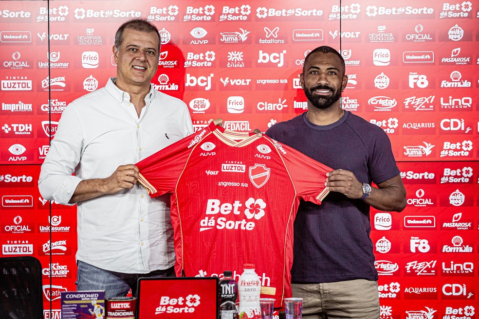 Leandro Bittar na apresentação de Everton Galdino — Foto: Roberto Corrêa/VNFC