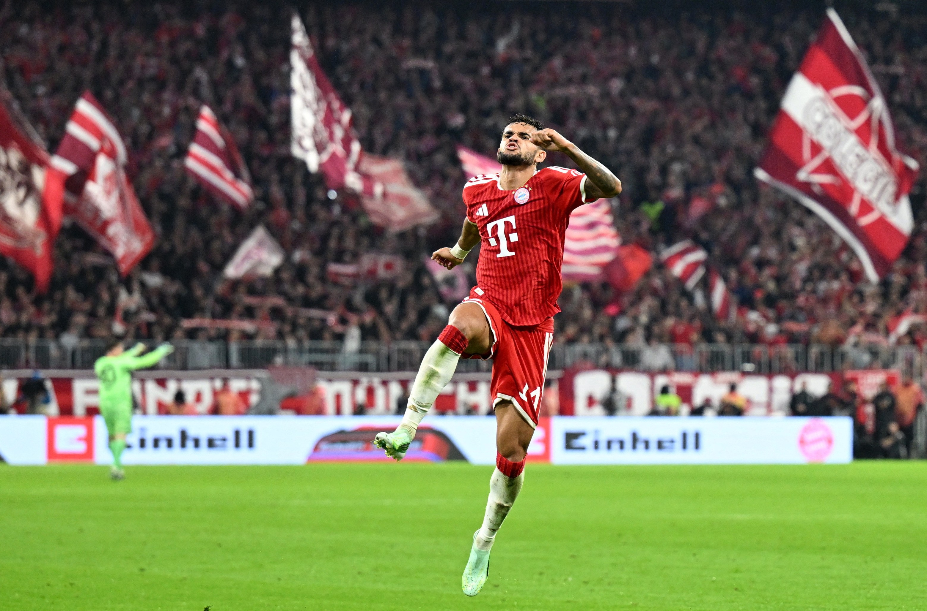 Com show de Luís Díaz, Bayern goleia RB Leipzig e assume liderança provisória do Alemão