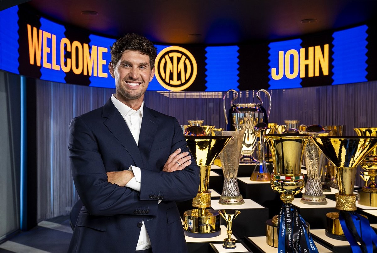 Inter de Milão anuncia zagueiro Stones, ex-Manchester City