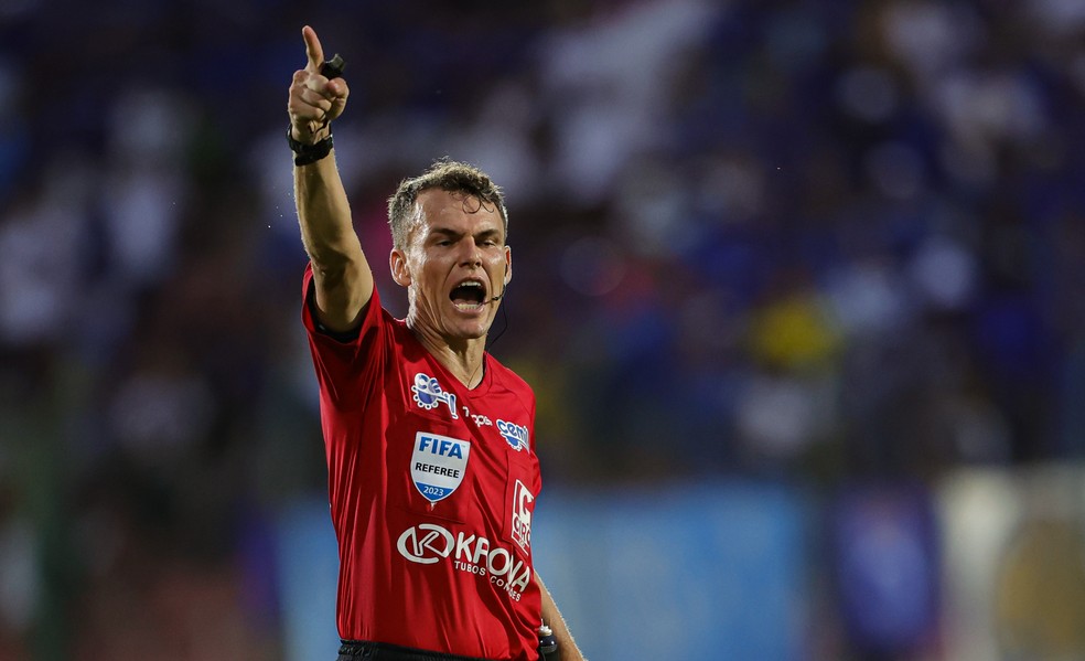 Árbitro Paulo César Zanovelli vai apitar Atlético x Cruzeiro — Foto: Gilson Junio/AGIF