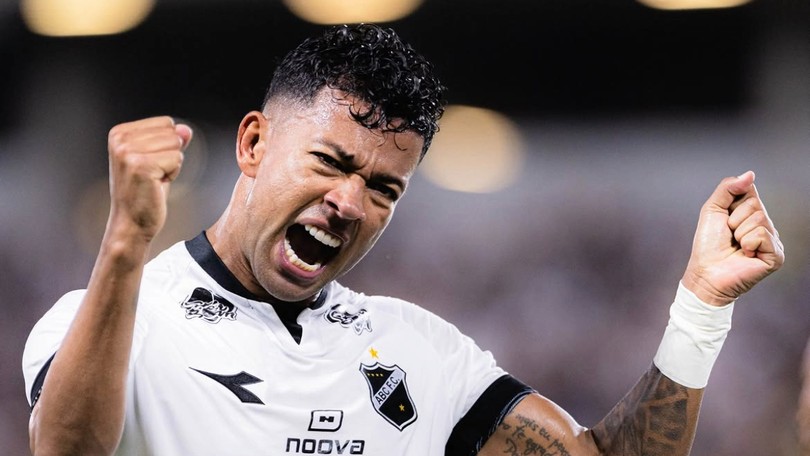 Juliano Floss anuncia fim do namoro com Marina Sena