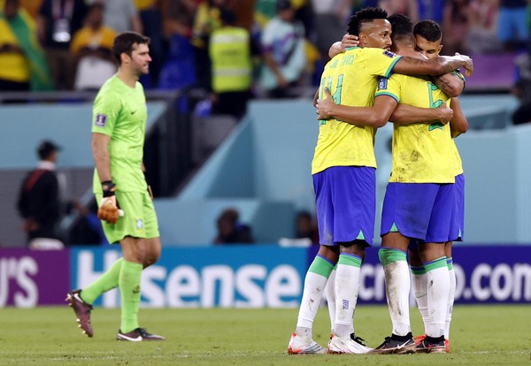 O hexa vem dessa vez? O que os videntes preveem para o Brasil no Mundial? -  14/06/2018 - UOL Copa 2022