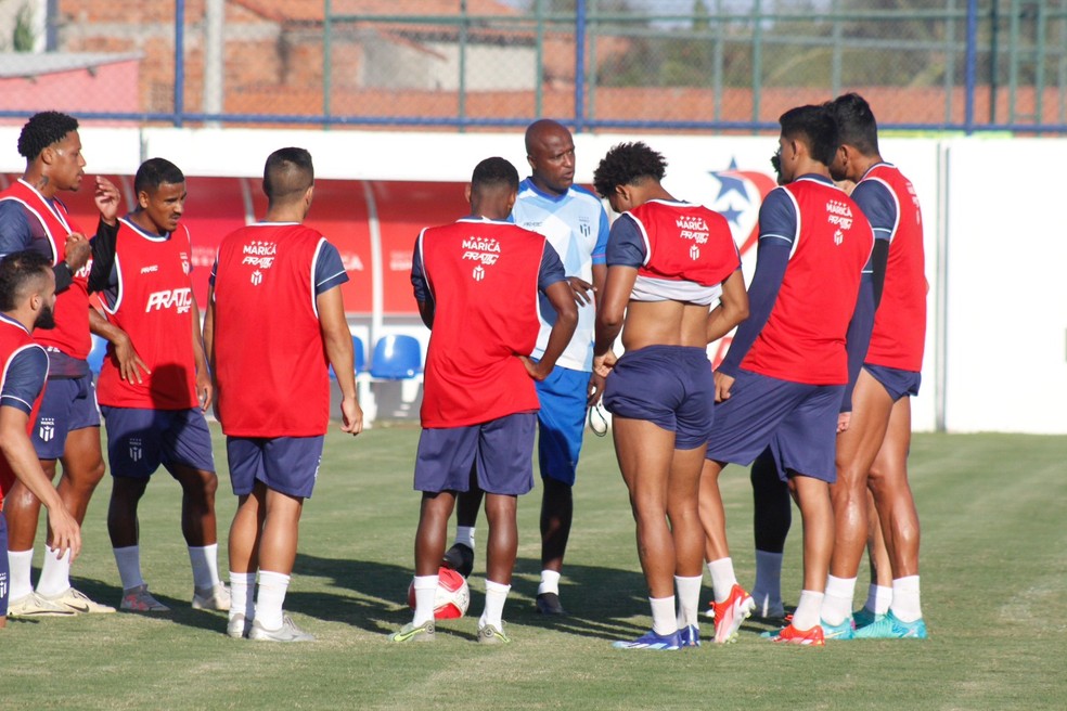 Reinaldo, técnico do Maricá — Foto: Divulgação: Maricá FC