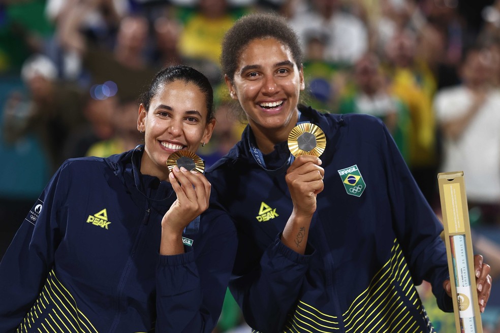 Ana Patrcia e Duda com a medalha de ouro  Foto: Luiza Moraes/COB.