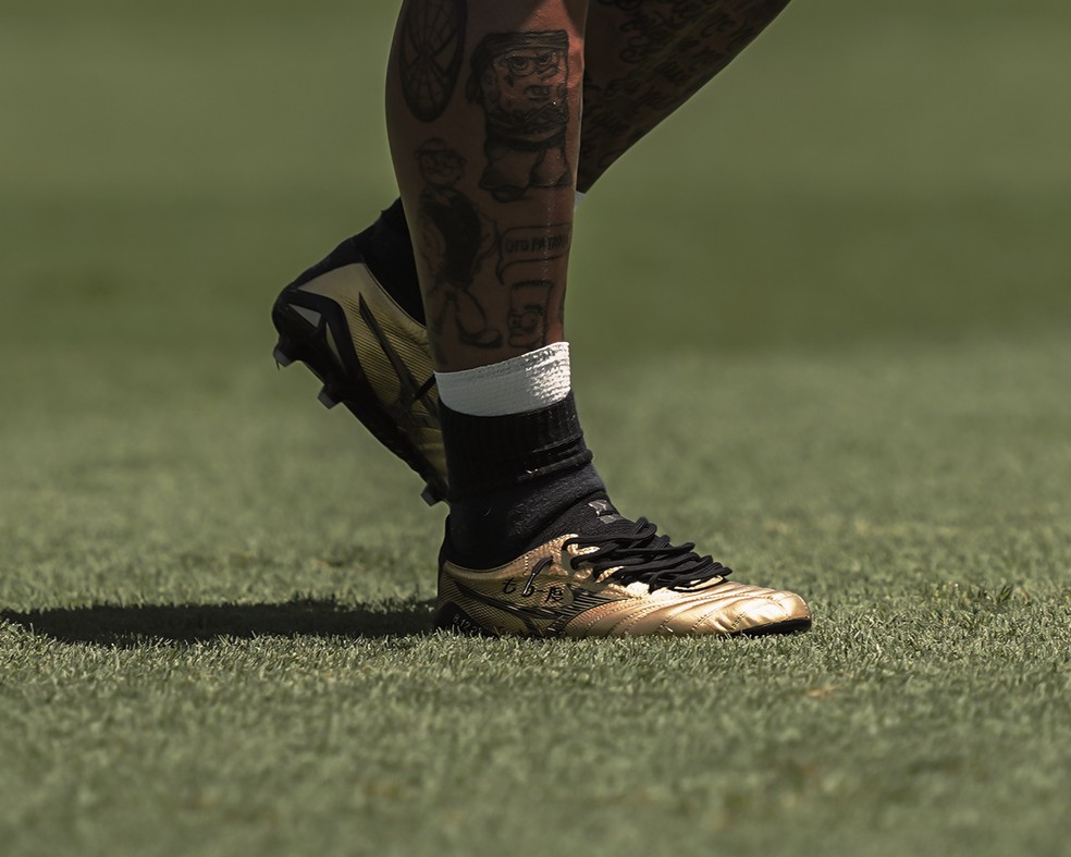 Chuteira especial de Gabigol para despedida