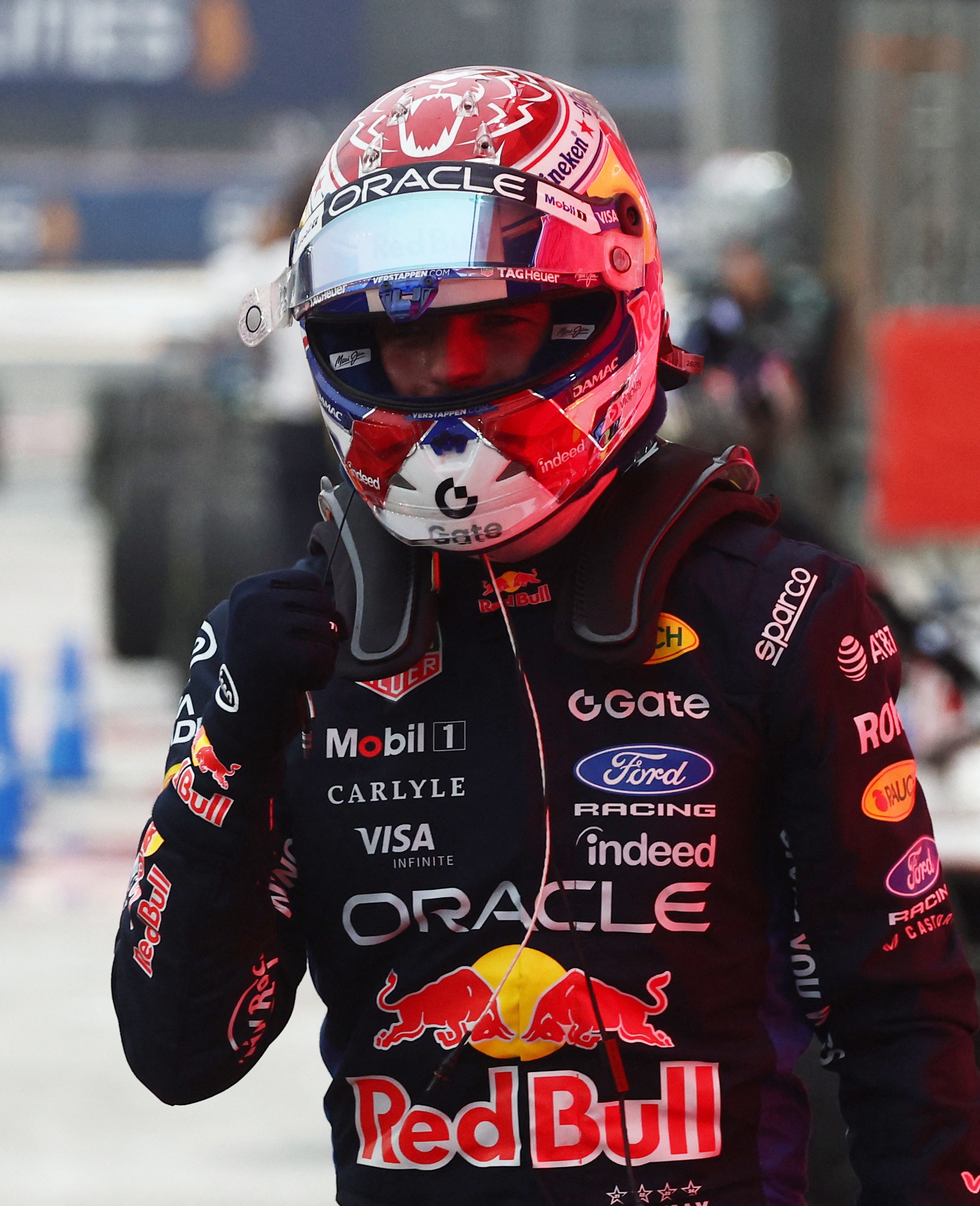 Verstappen vence sprint com 9 abandonos em Singapura