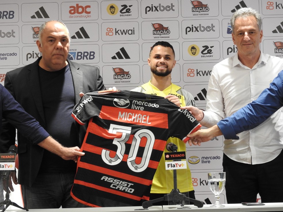 Michael é apresentado como reforço do Flamengo — Foto: Fred Gomes