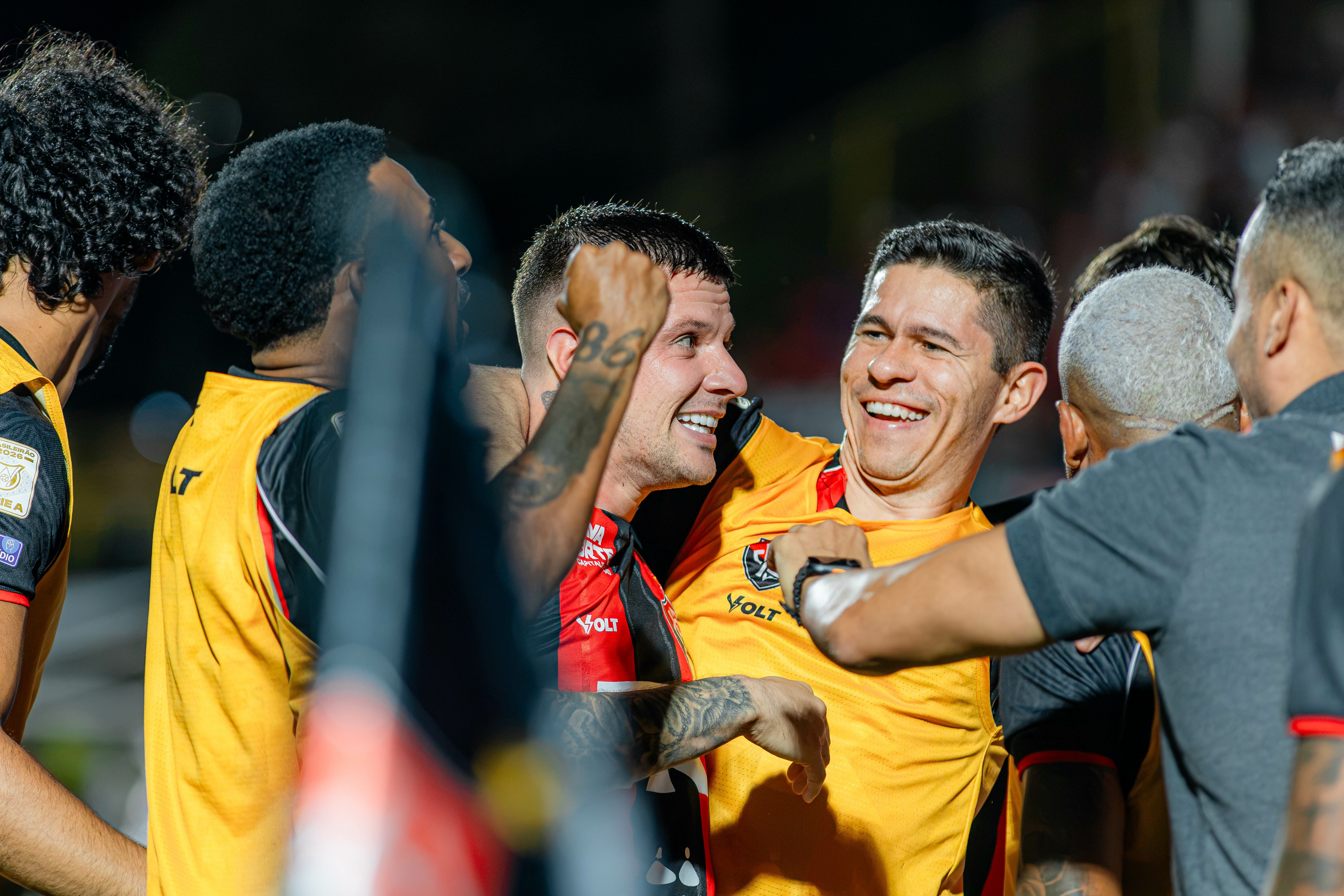 Vitória bate o Vasco em duelo pobre e repleto de erros técnicos