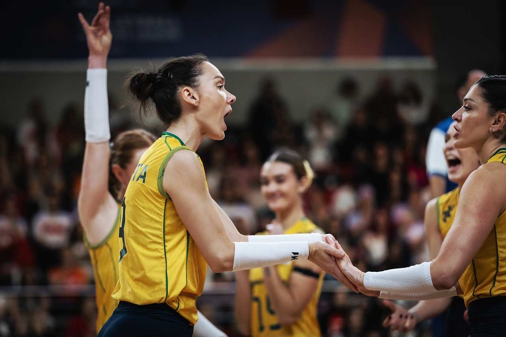 Brasil precisa de duas vitórias para avançar à fase final da VNL feminina — Brasil x Japão