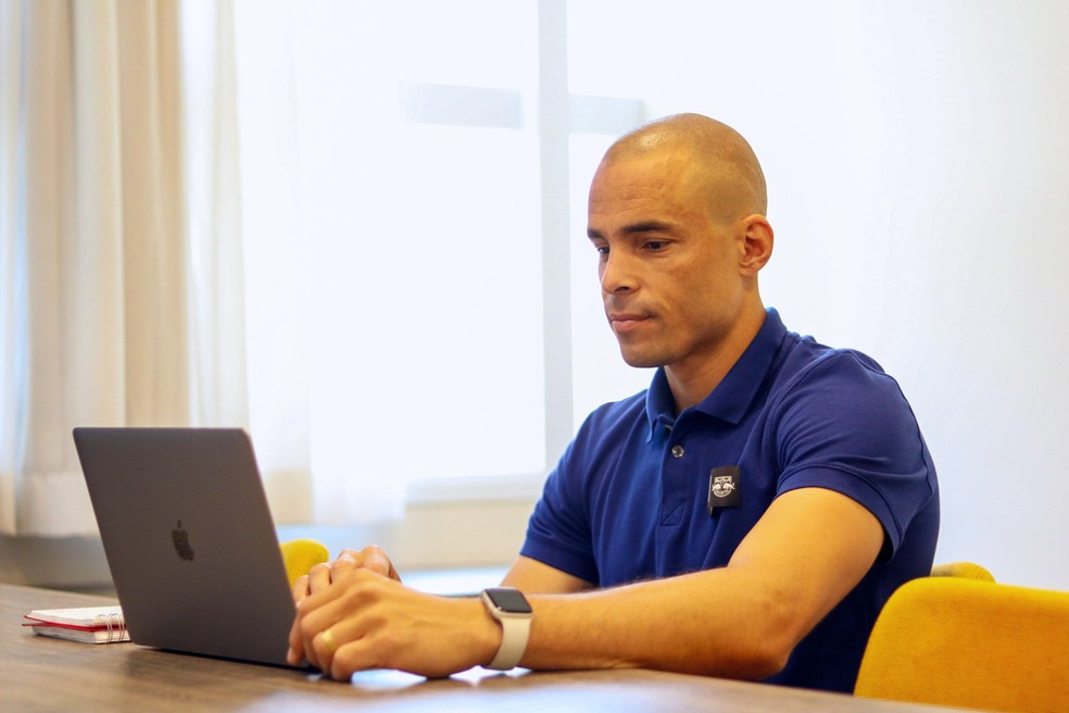 Ex-goleiro Julio Cesar é assistente de gestão do Bragantino — Foto: Danilo Sardinha/ge