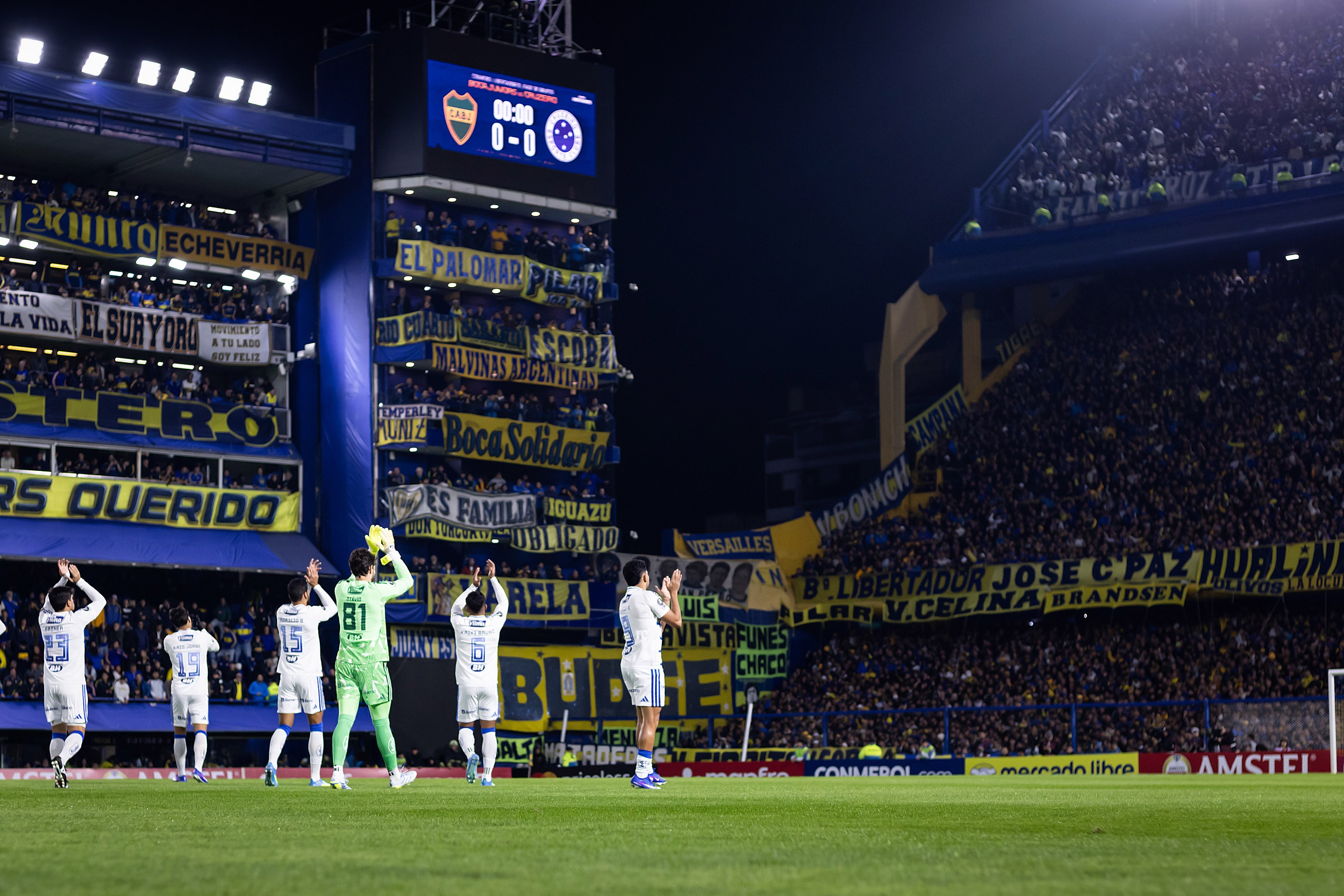 Resiliência em alta: Cruzeiro empata com o Boca Juniors na Bombonera e ignora provocações da torcida