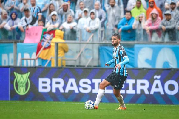 Pepê retoma espaço no Grêmio, ganha liberdade em novo esquema e confirma status de peça-chave