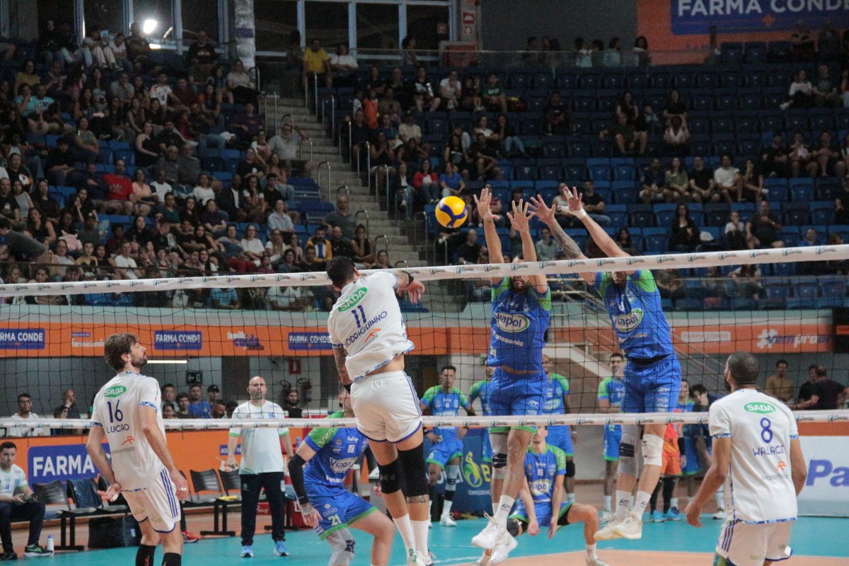Cruzeiro mantém invencibilidade na Superliga Masculina com vitória sobre São José.