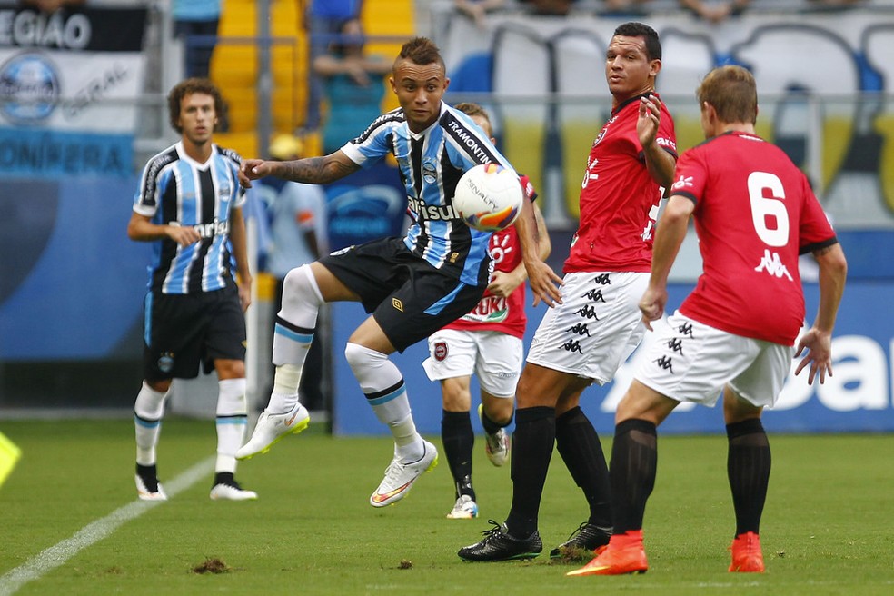 Grêmio de Everton Cebolinha perdeu para o Brasil de Pelotas na Arena em 2015 — Foto: Lucas Uebel/Grêmio