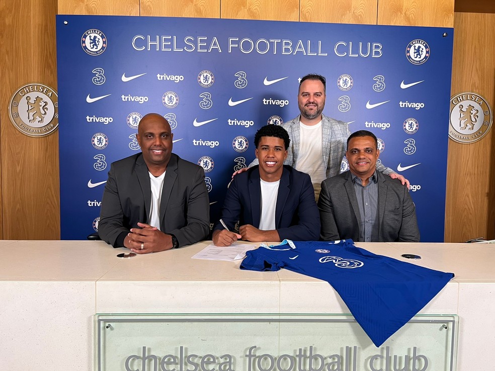 Andrey assinou contrato com o Chelsea em janeiro deste ano — Foto: Divulgação