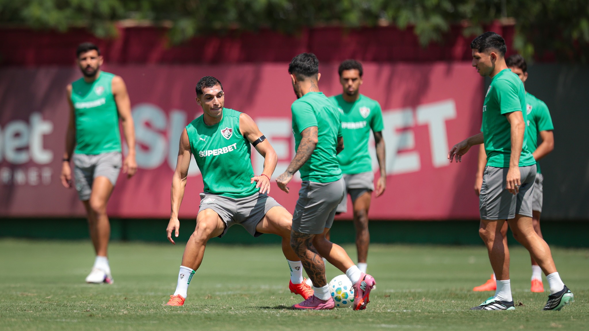 Escalação do Fluminense: Guga é poupado, e Serna ganha chance no ataque
