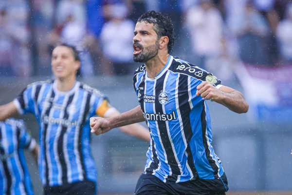 Diego Costa se destaca no Grêmio com melhor início por clubes em uma década