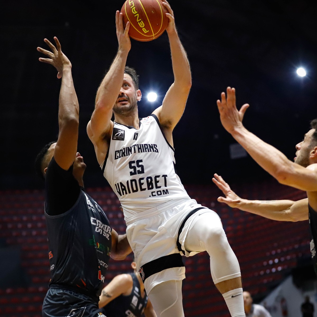 Corinthians vence Caxias do Sul com duplo-duplo de Elinho no NBB.