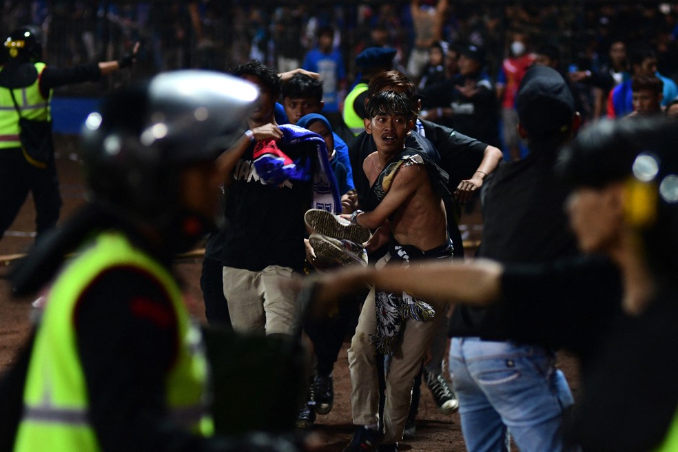 Tiroteio em jogo de futebol deixa três mortos no México; veja vídeo da  confusão