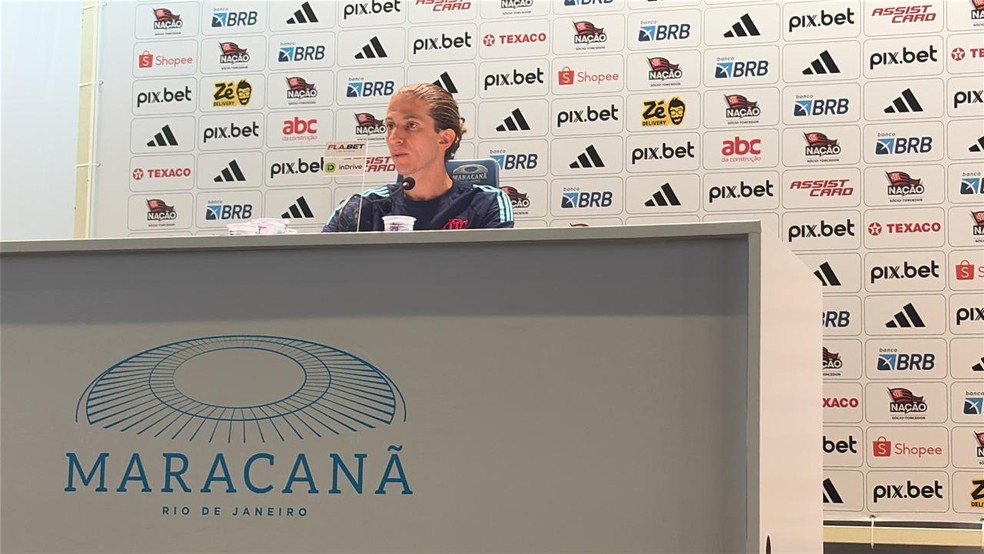 Filipe Luís, técnico do Flamengo, em entrevista coletiva contra o Fluminense — Foto: Emanuelle Ribeiro/ge