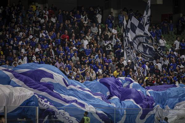 Longe da meta de Ronaldo, Cruzeiro vê número de sócios cair para menos de 50 mil