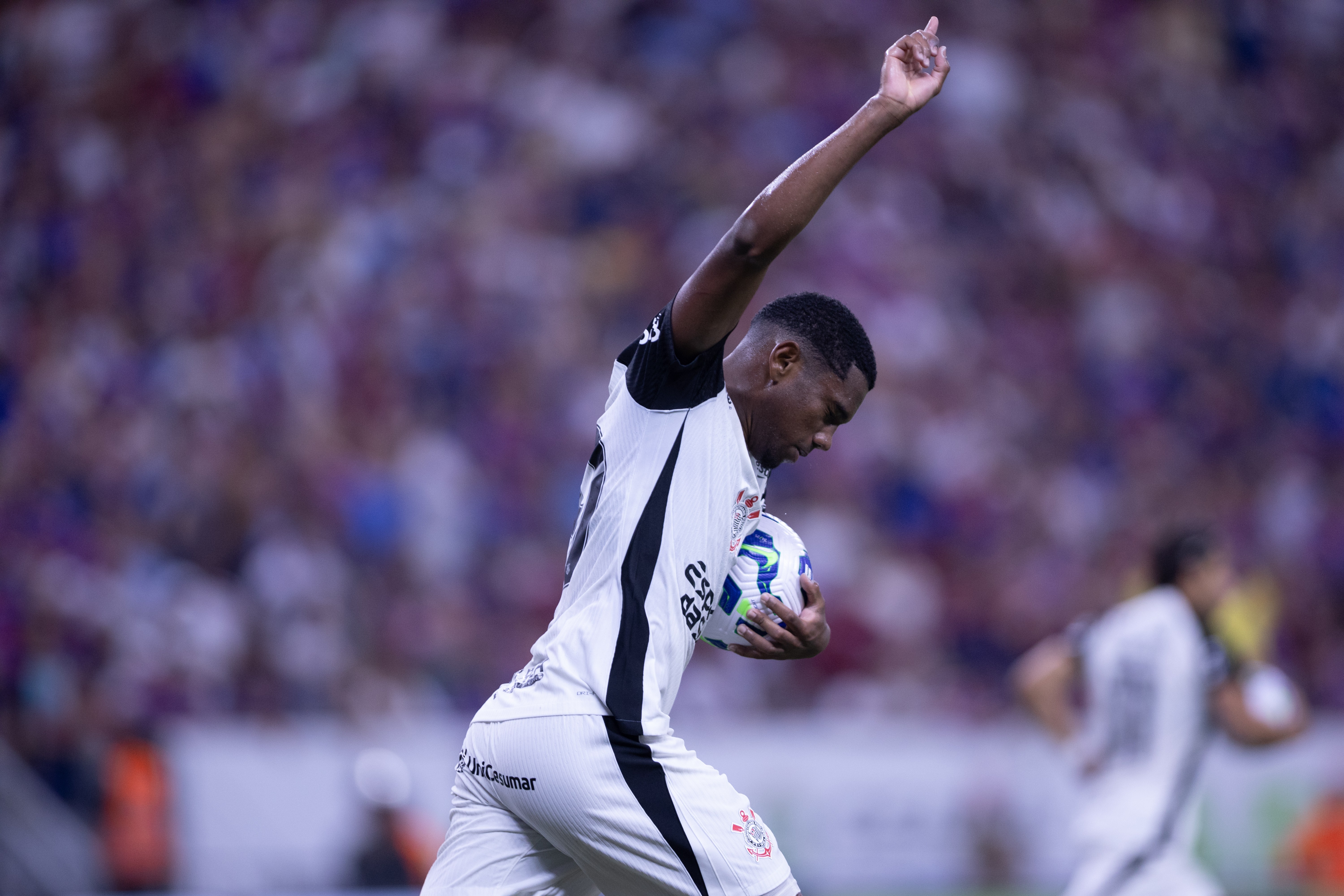 André, autor de gol contra o Fortaleza, admite inspiração em volantes ídolos do Corinthians