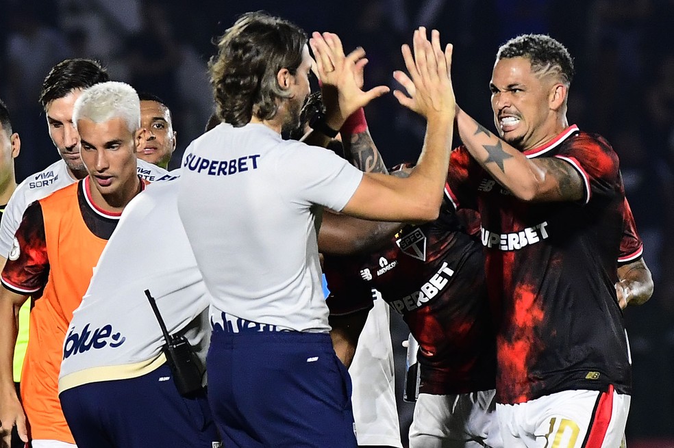 Gol de Luciano em São Paulo x Vasco — Foto: Marcos Ribolli