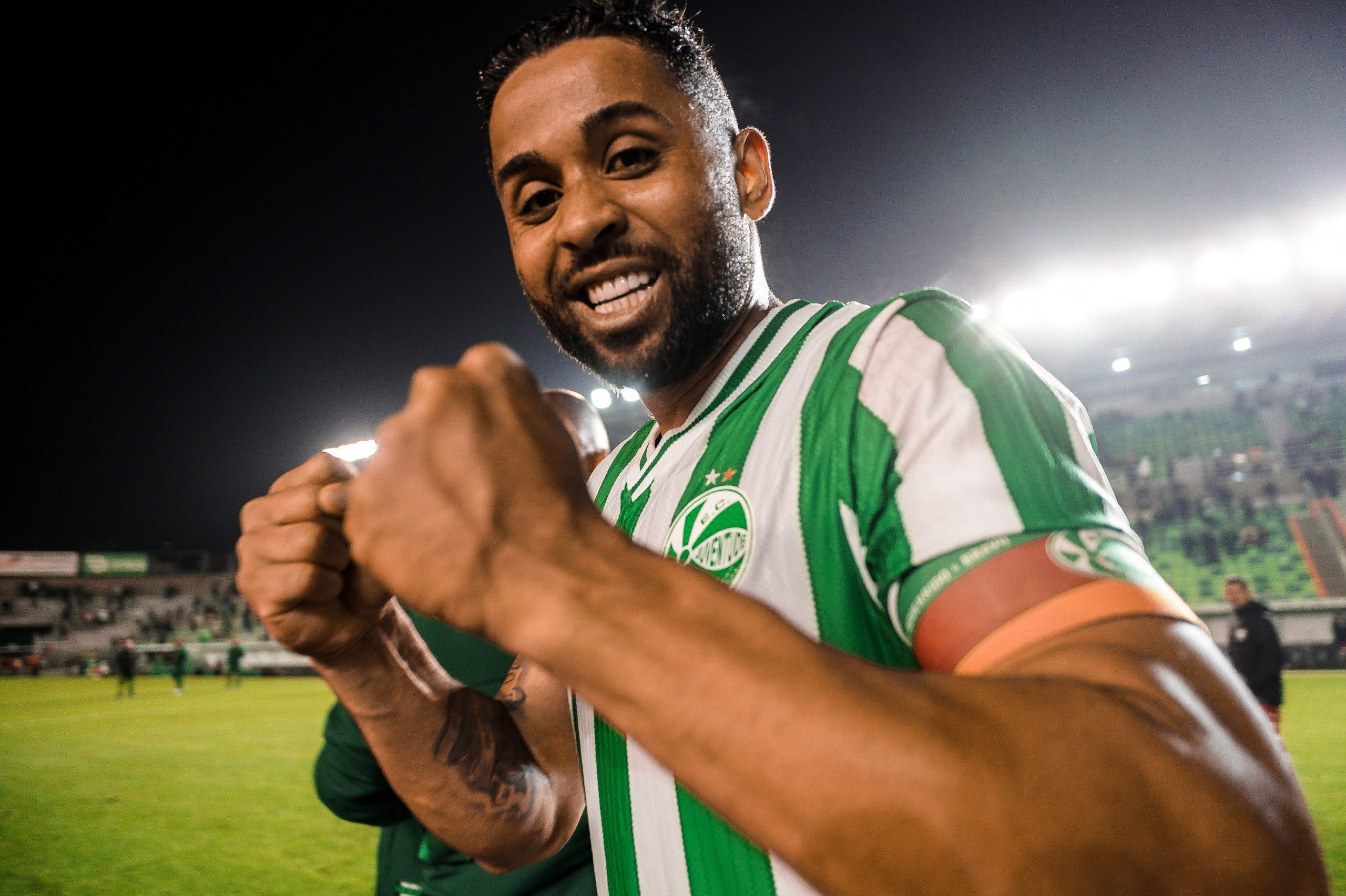 Líder da Série B, Juventude segue invicto no segundo turno com reação em primeira virada