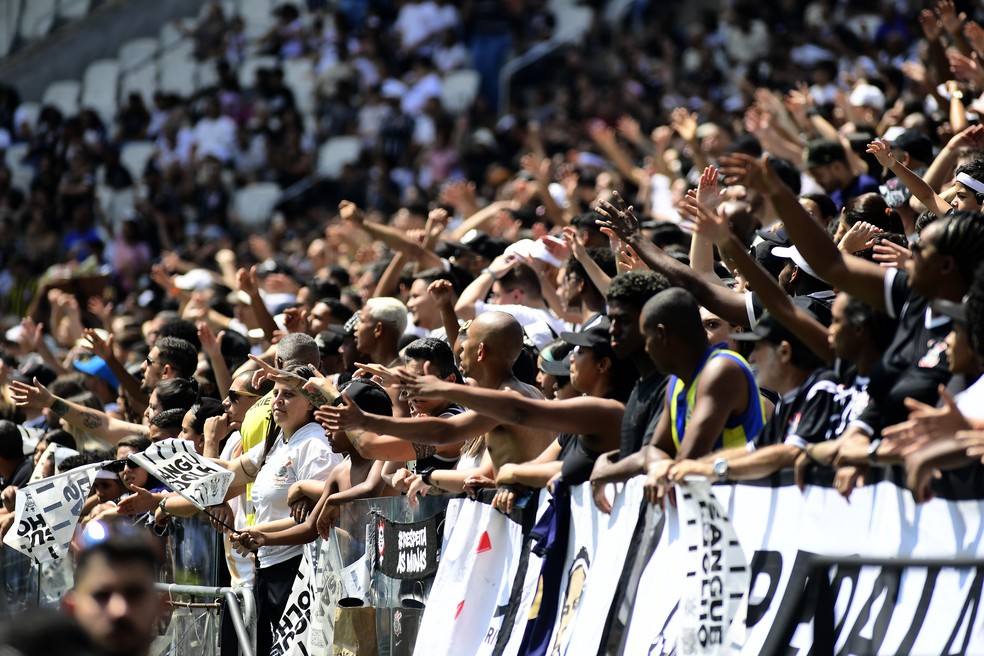 Torcida do Corinthians na final do Brasileirão Feminino — Foto: Marcos Ribolli