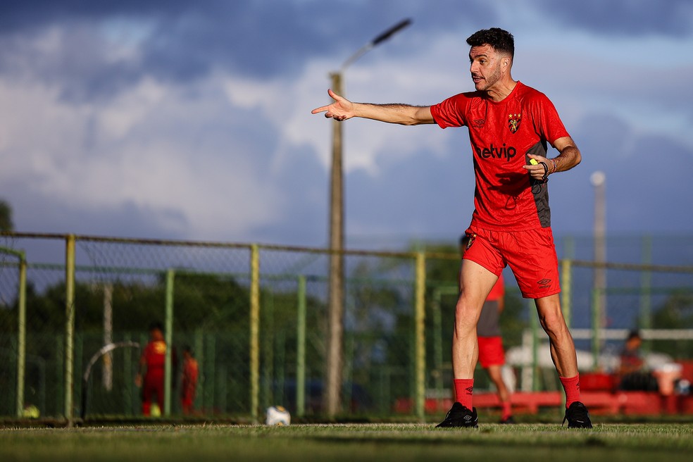 Brusque é atropelado pelo Sport e perde mais uma na Série B