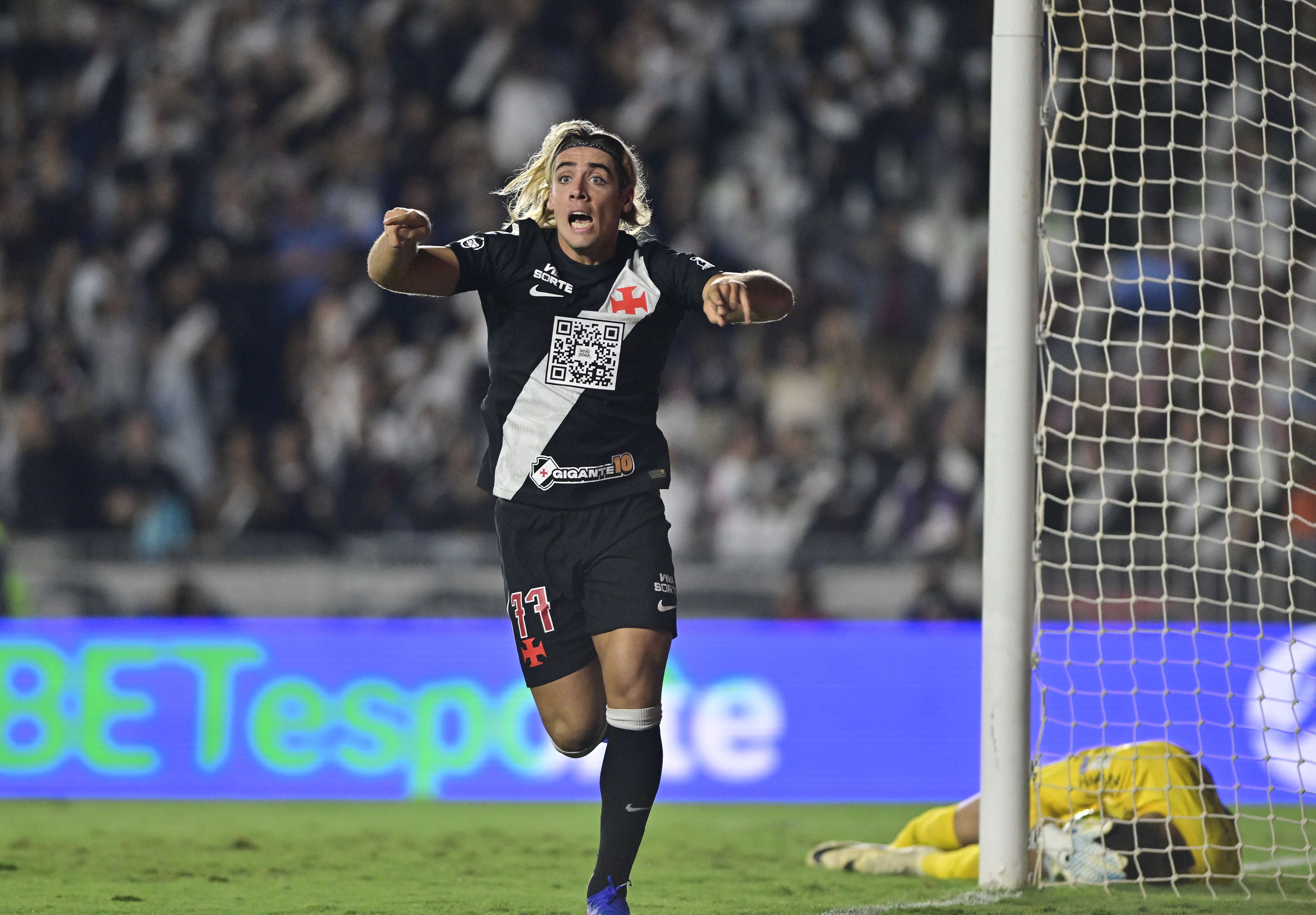 Vasco entra em campo com QR Code na camisa; veja o que significa