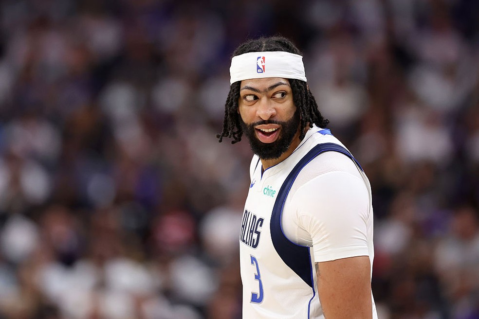 Anthony Davis brilha em vitória dos Mavericks — Foto: Getty Images