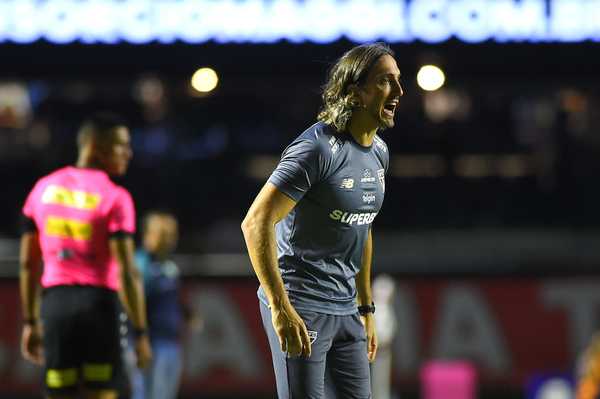 CRAQUE NA VOLNCIA? Zubeldía toma decisão polêmica sobre posição de astro e torcida se revolta: 