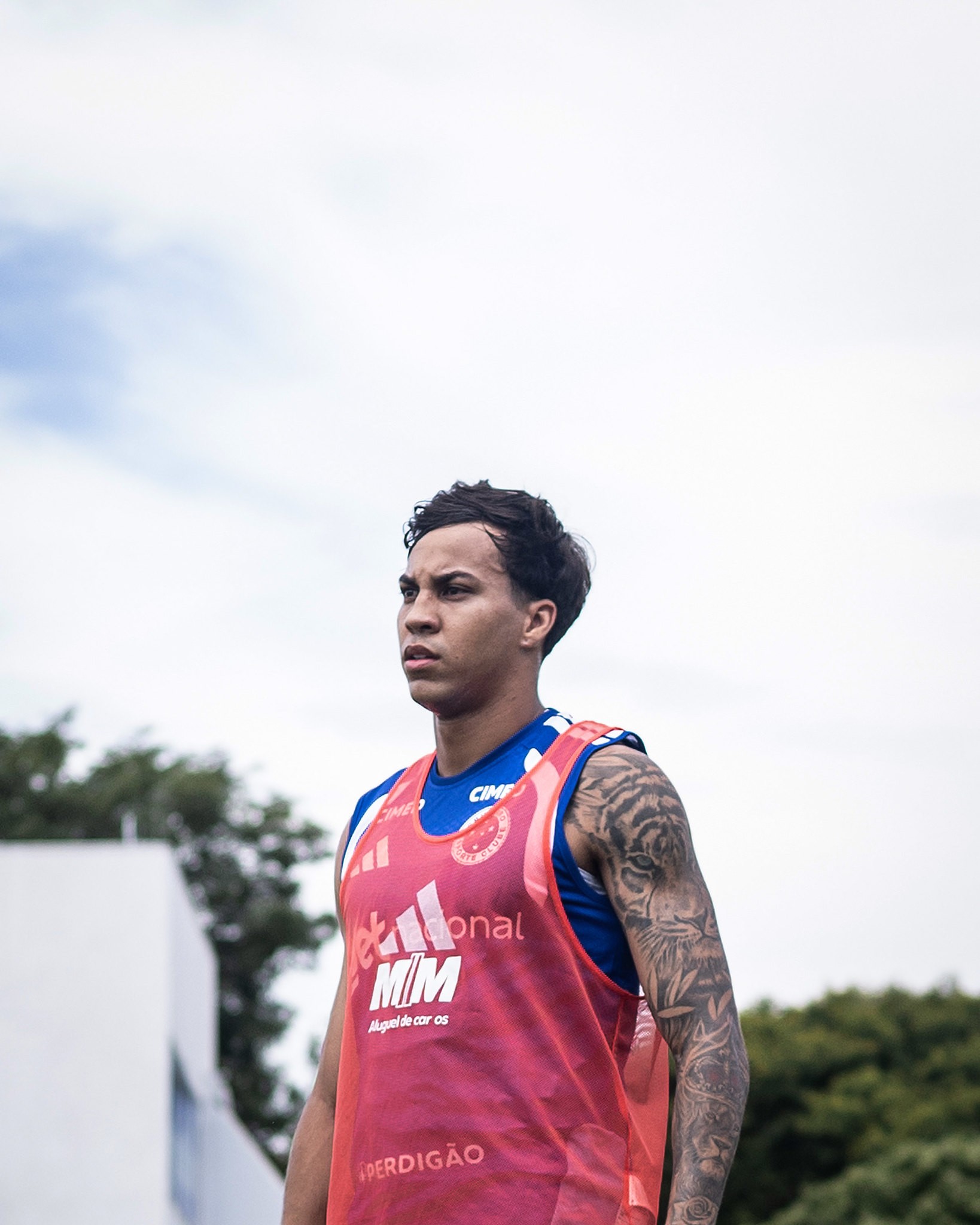 Kaio Jorge em dúvida e novas peças no esquema: Cruzeiro se prepara para duelo decisivo contra o Santos