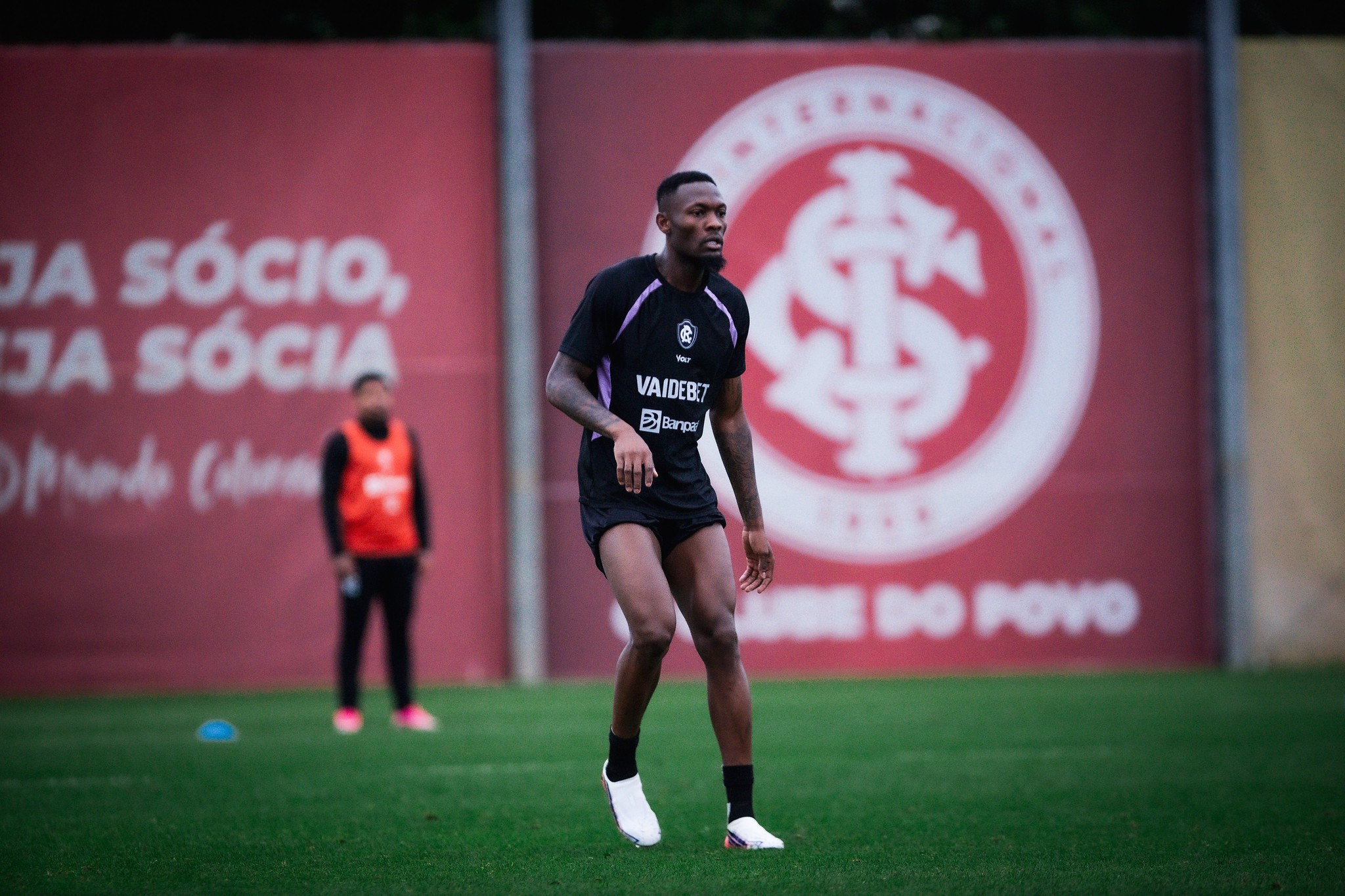 Tchamba vibra com retorno ao Remo e projeta pontos contra o Fluminense