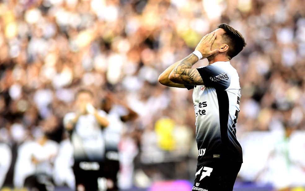 Igor Coronado lamenta chance perdida em Corinthians x Juventude — Foto: Marcos Ribolli