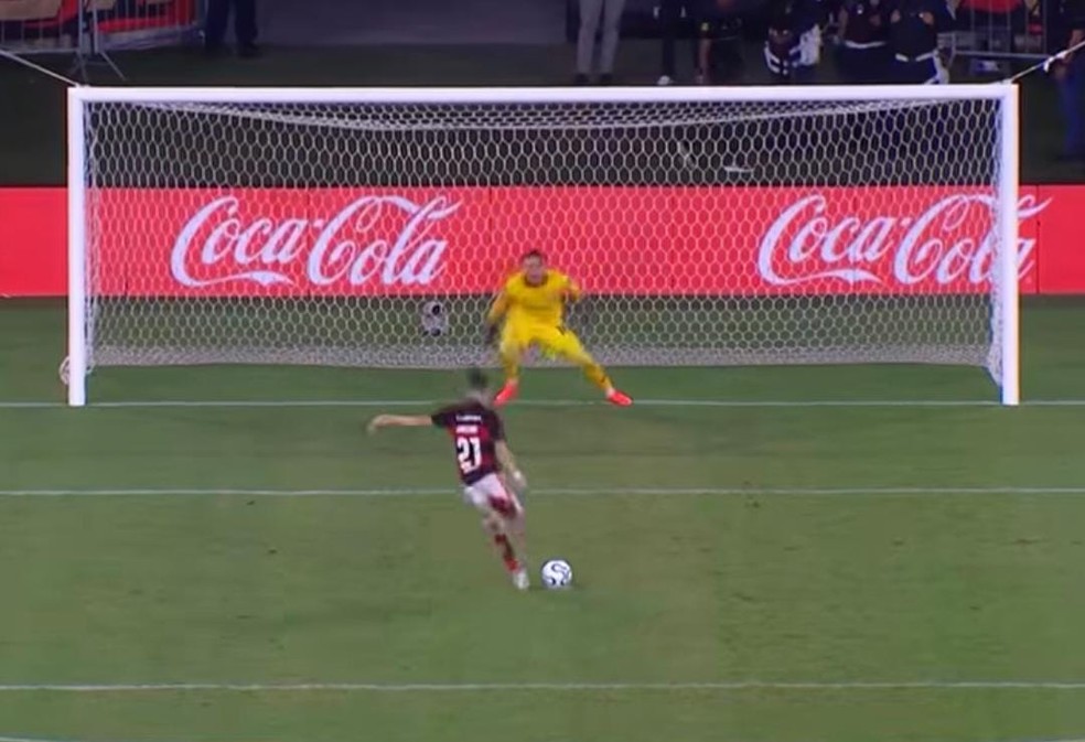 Jorginho perde primeiro p�nalti pelo Flamengo � Foto: Reprodu��o / ESPN