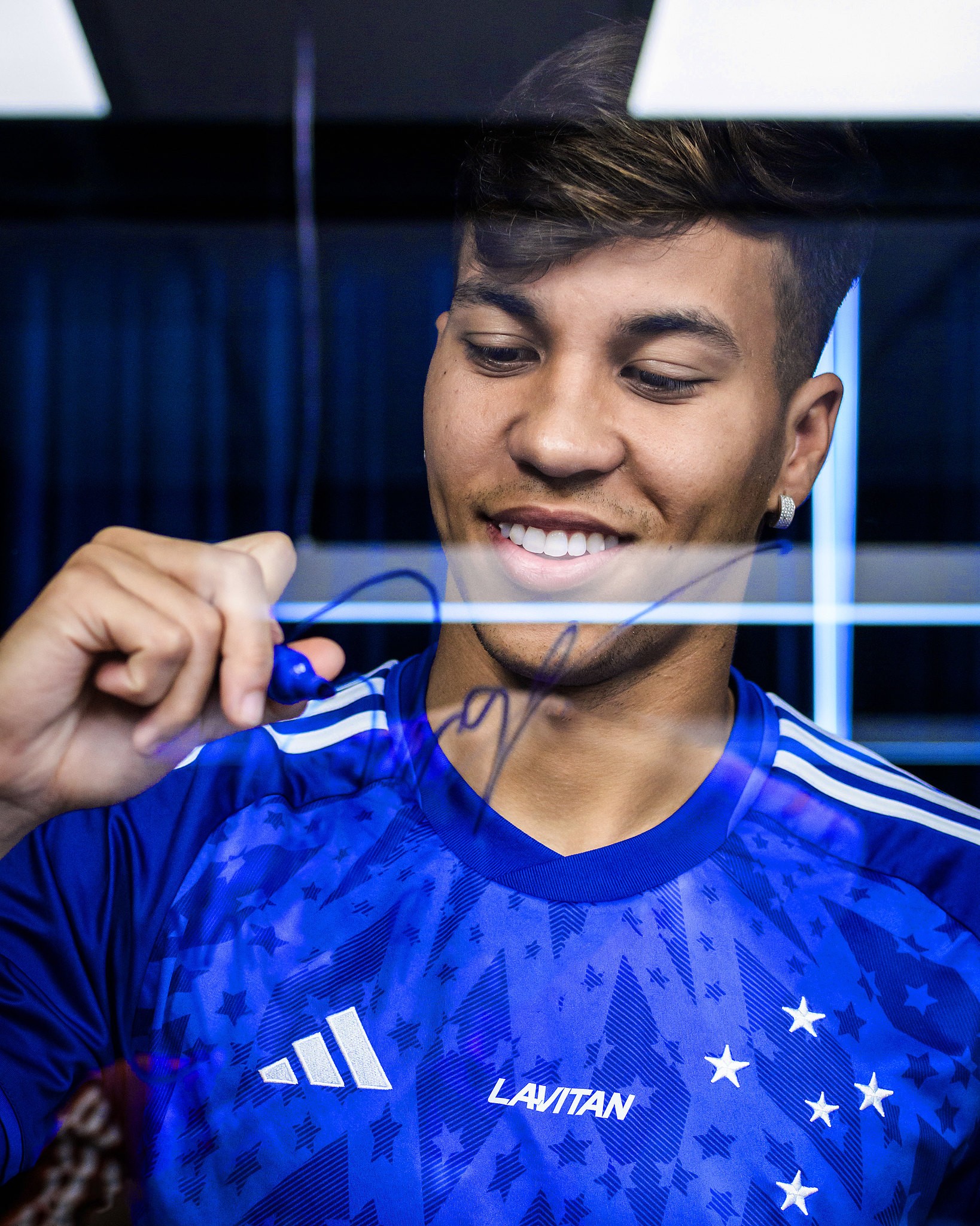 No Cruzeiro, Kaio Jorge recebe a camisa 9, cita ensinamentos de