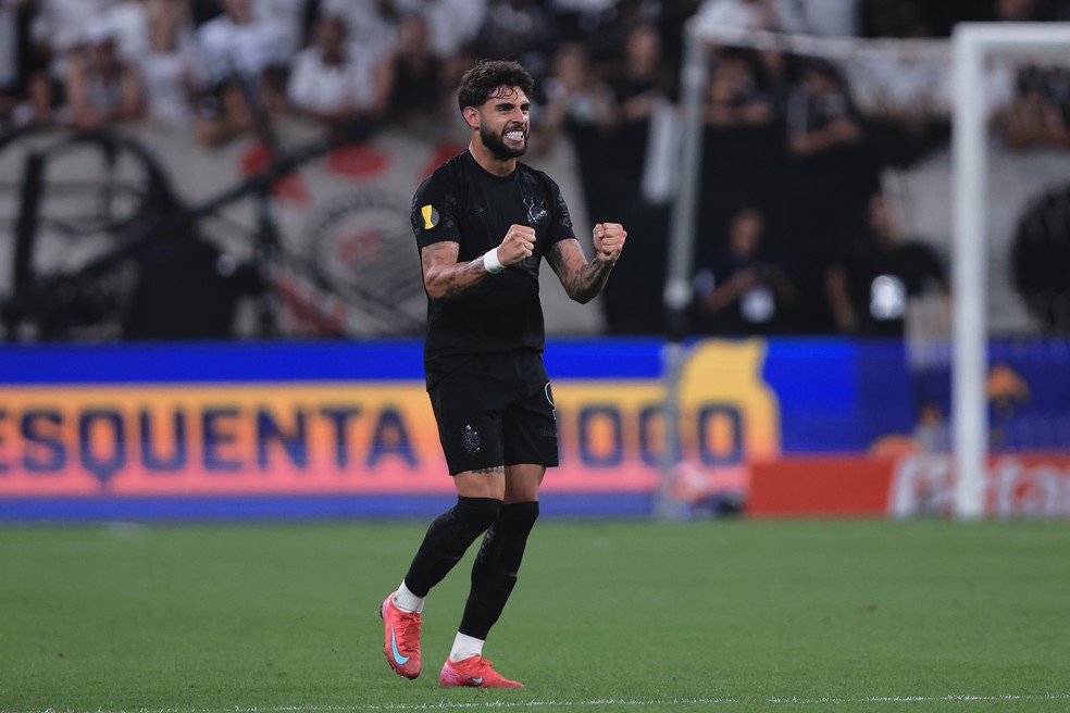Gol de Yuri Alberto em Corinthians x Santos — Foto: Ettore Chiereguini/AGIF