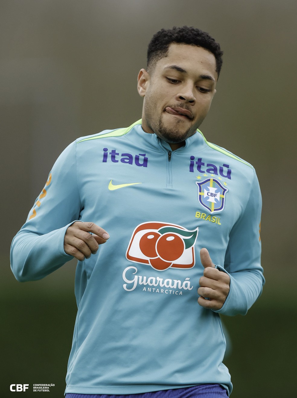 Vitor Roque em treino da seleção brasileira — Foto: Rafael Ribeiro / CBF